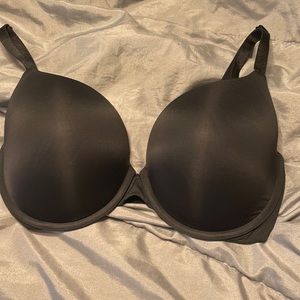 Black VS bra. 34 DDD.